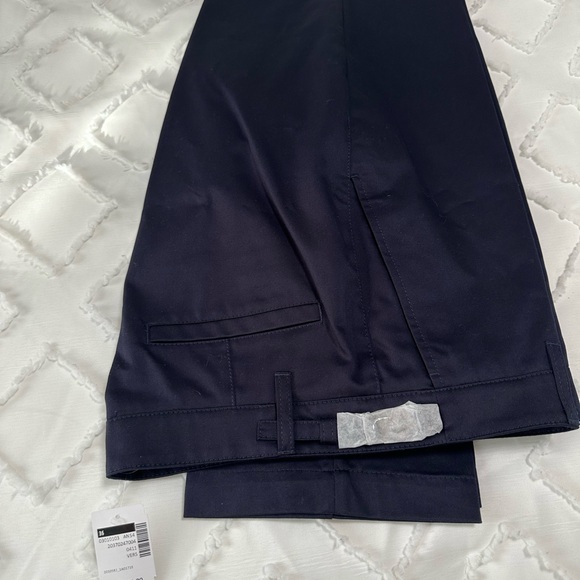 Versace Cotton Gabardine Pants
Size: IT 52 (36)
Colour: Navy Blue - Picture 7 of 8